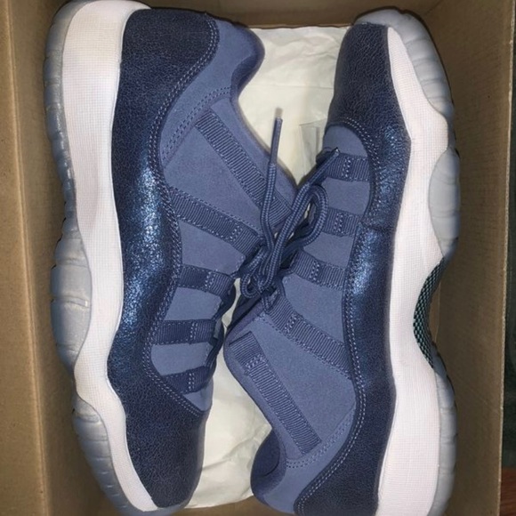 Jordan 11 blue moons - Picture 3 of 6